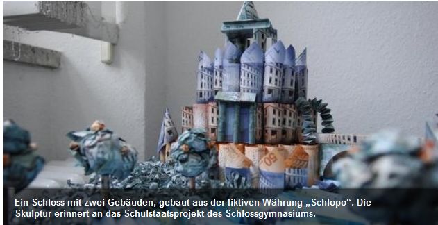 Skulptur aus „Schlopo“ – Erinnerung an „Schule als Staat“ 2011