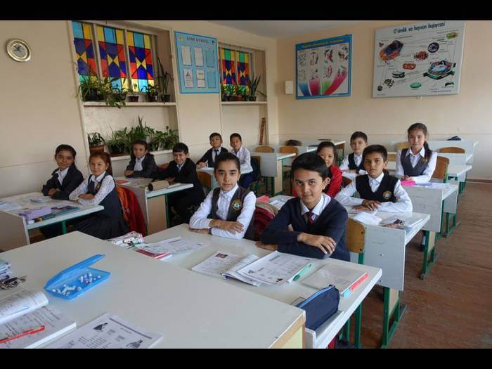 Lehrer Volker Henn vom Schlossgymnasium reist nach Usbekistan  Unterricht nach deutschem Vorbild