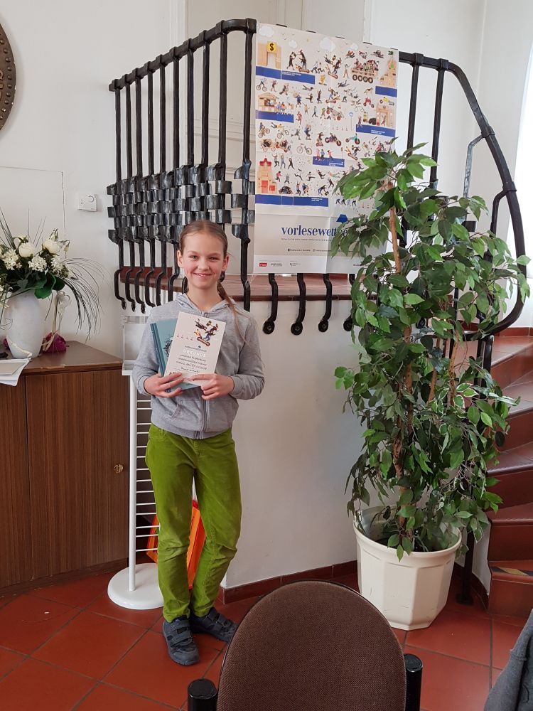 Schulsiegerin Johanna glänzt mit toller Leistung beim Stadtentscheid des Vorlesewettbewerbs