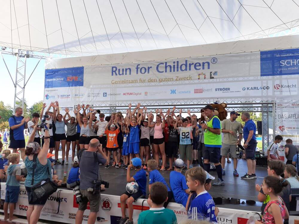 Schlossrunners gewinnen zum neunten Mal „RUN FOR CHILDREN“ Benefizlauf
