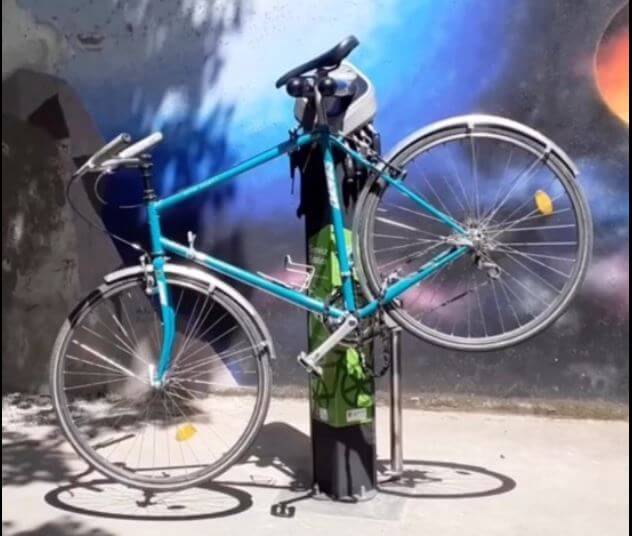 Übergabe der Fahrradreparaturstation durch Umweltdezernentin Steinkrüger